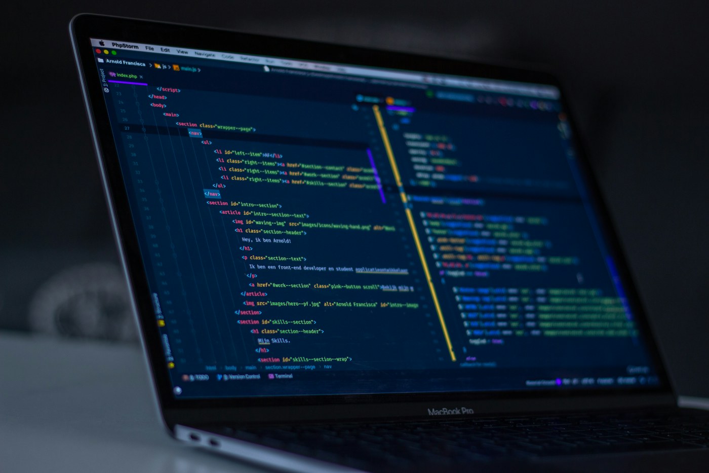 Özel web yazılım ve çok dilli kurumsal ürün kataloğu